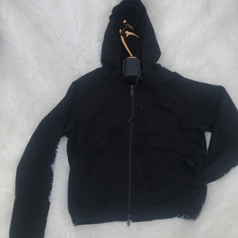 EN NOIR hoodie by Roy Garcia & founded in 2012.🌹